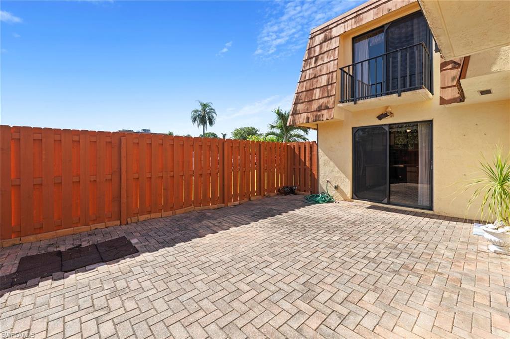 PARKWOODS TOWNHOUSE COMMUNITY - Residential