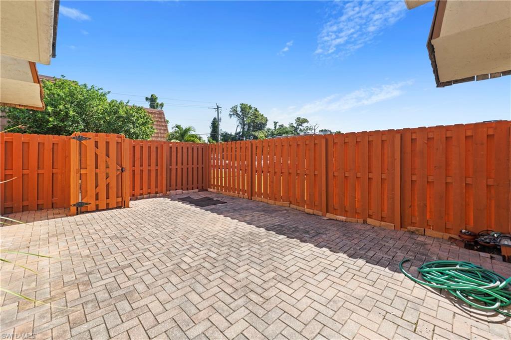 PARKWOODS TOWNHOUSE COMMUNITY - Residential