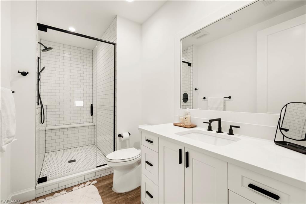 ELEVEN ELEVEN CENTRAL - Residential