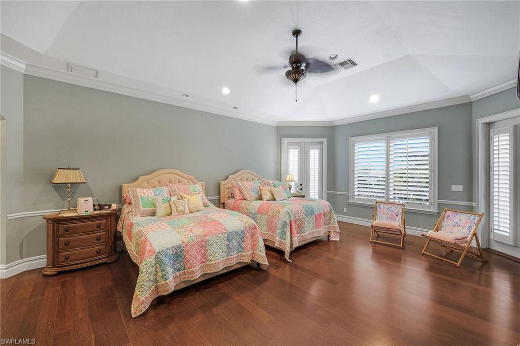 IMPERIAL SHORES - Residential