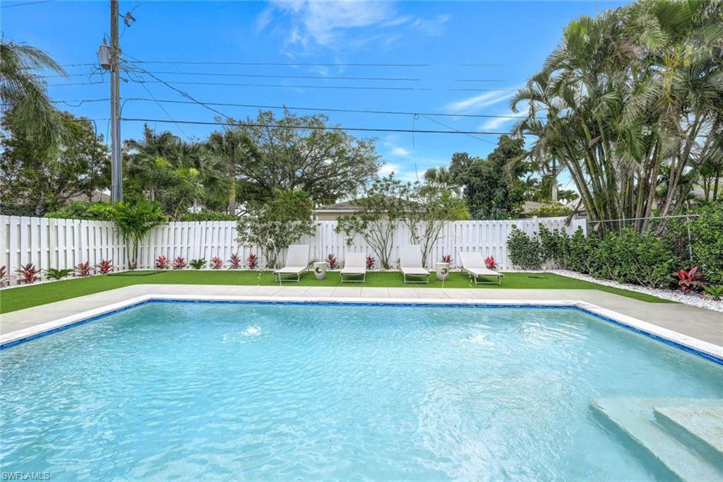 NAPLES PARK - Residential