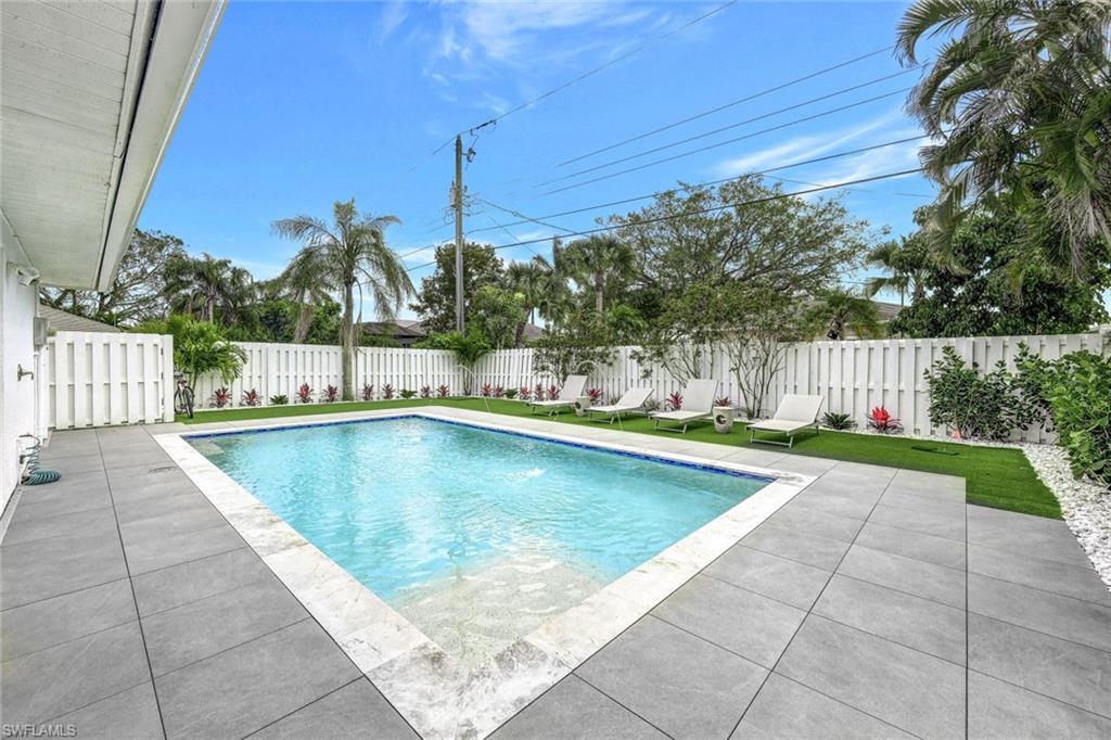 NAPLES PARK - Residential