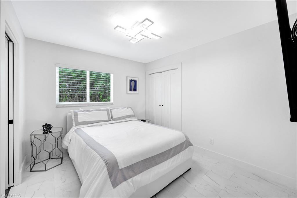 NAPLES PARK - Residential