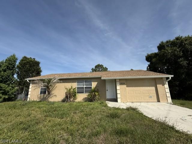 3/2 single family home with long driveway and garage access