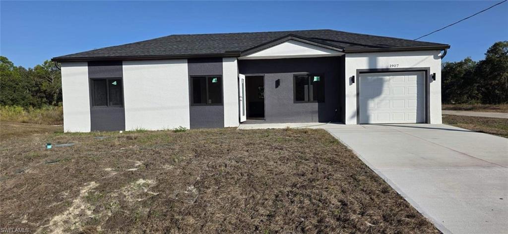 Beautiful, brand new house at an incredible price! Features galvanized steel technology throughout the entire house's structure, making it hurricane-proof and approved by Florida's safety codes. Schedule your appointment soon, as this house won't last long on the market!