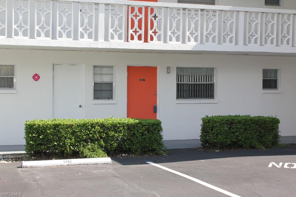 WOW IS THE ONLY WAY TO DESCRIBE THIS OPPORTUNITY! GULF ACCESS,CLUBHOUSE,POOL,BOAT RAMP,BOAT SLIPS (CURRENTLY HAS WAITING LIST)
NEUTRAL COLOR SCHEME, COMPLETELY FURNISHED GREAT FOR YEAR ROUND OR SEASONAL HOME,TILE,WOOD LAMINATE AND CARPET FLOORS OUTSIDE VIEW OF MATURE LANDSCAPING AND OAK TREES CLOSE WALK TO ALL THE AMENITIES.
EZ ACCESS TO NEARBY GOLF,SHOPPING,HOSPITALS,DR OFFICES NORTH BRIDGE TOLL FREE TO DOWNTOWN RIVER DISTRICT