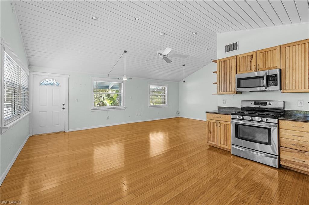 NESTING OF PINE ISLAND - Residential
