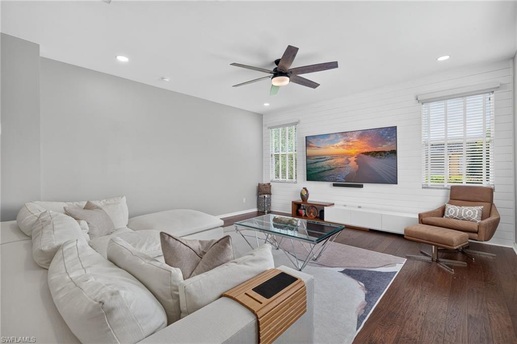 COLONY LAKES - Residential