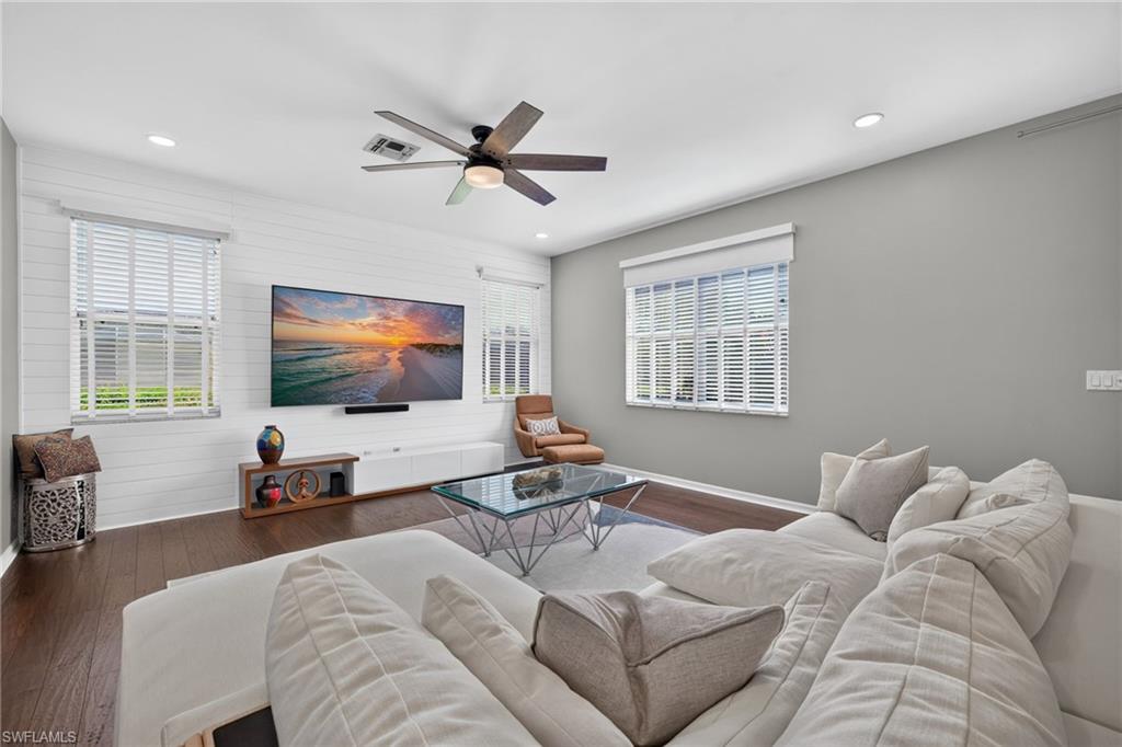 COLONY LAKES - Residential