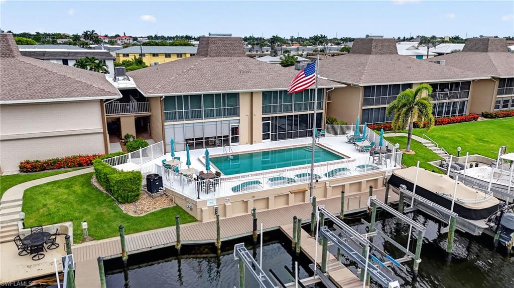 CORAL REEF CONDO - Residential