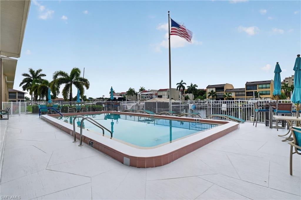 CORAL REEF CONDO - Residential