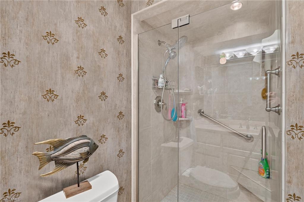 CORAL REEF CONDO - Residential