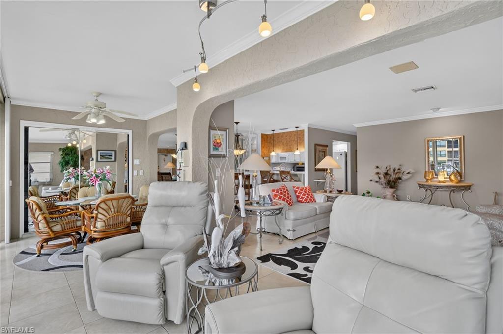 CORAL REEF CONDO - Residential