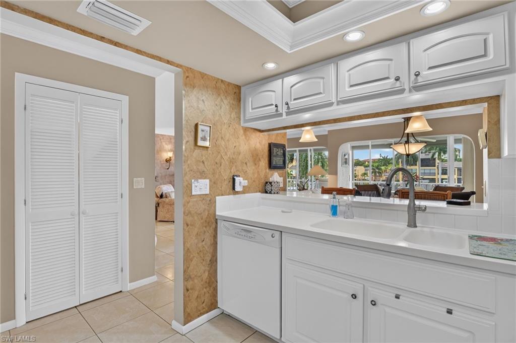 CORAL REEF CONDO - Residential