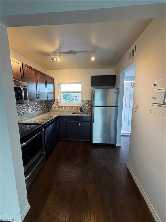TURTLE LAKE GOLF COLONY - Residential Lease