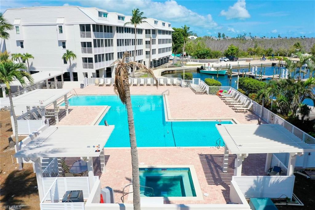 BAYSIDE VILLAS - Residential