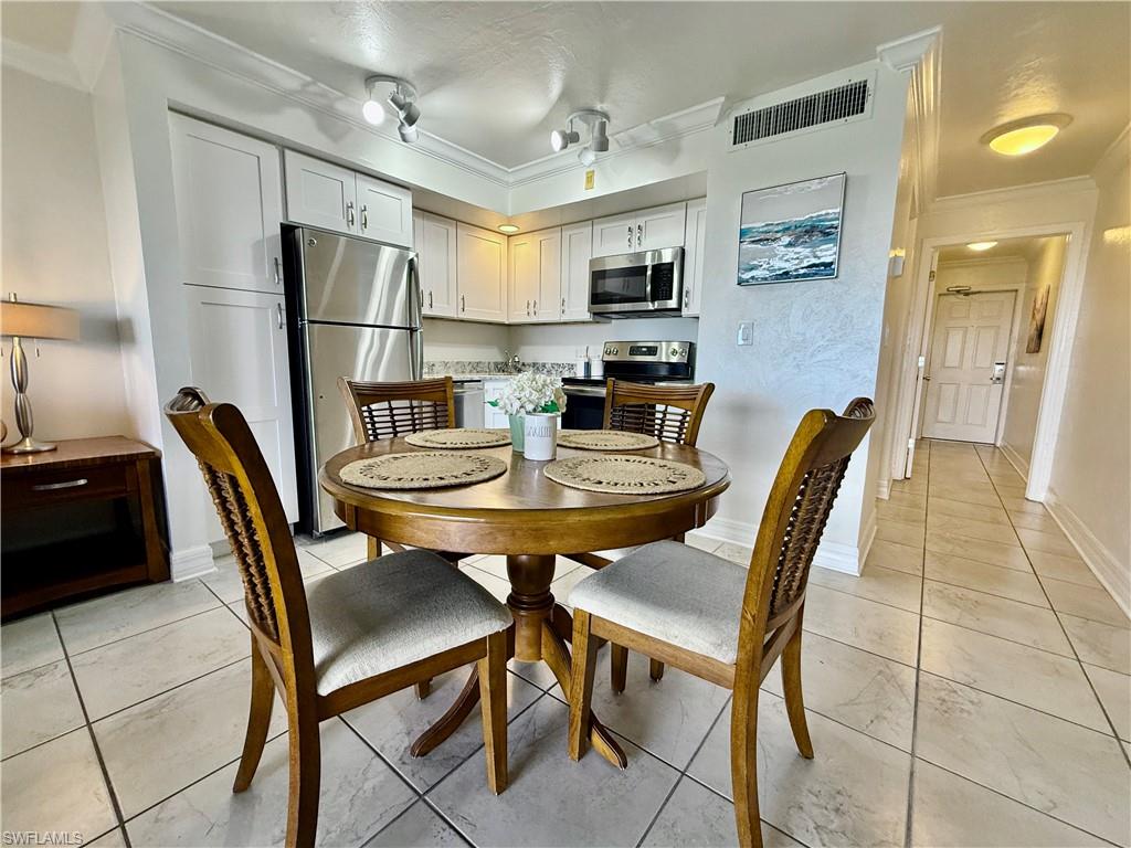 BAYSIDE VILLAS - Residential
