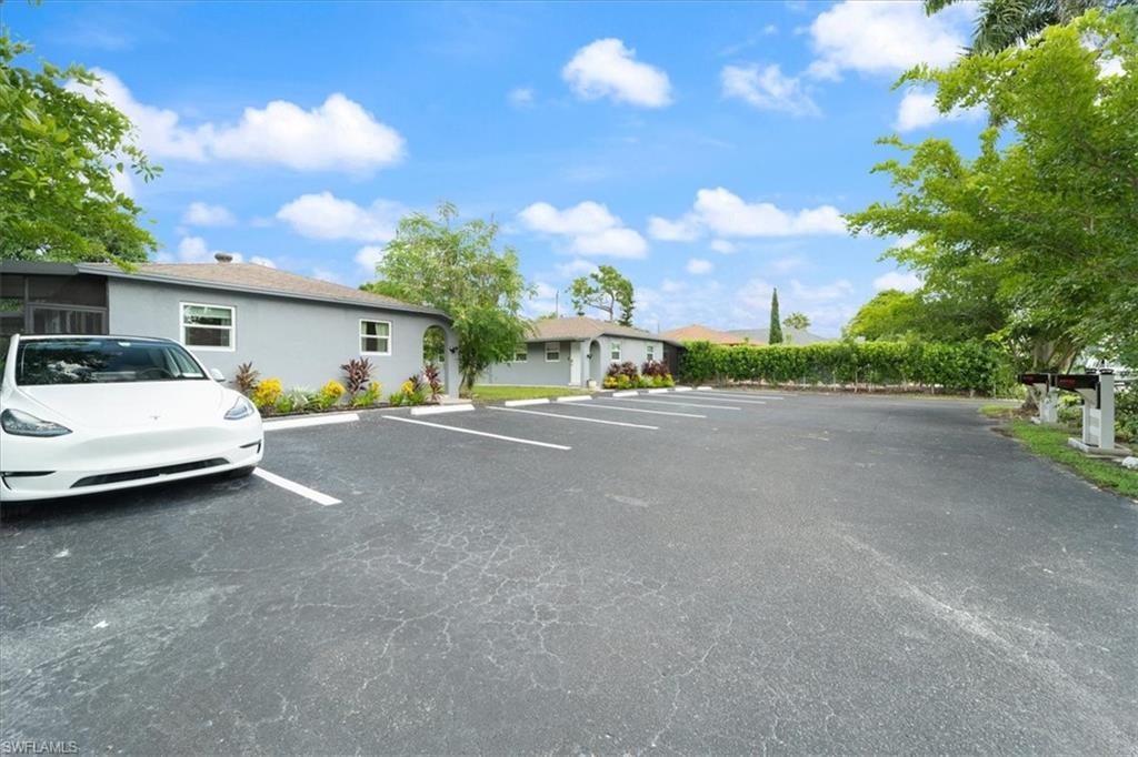 NAPLES VILLAS - Residential Income