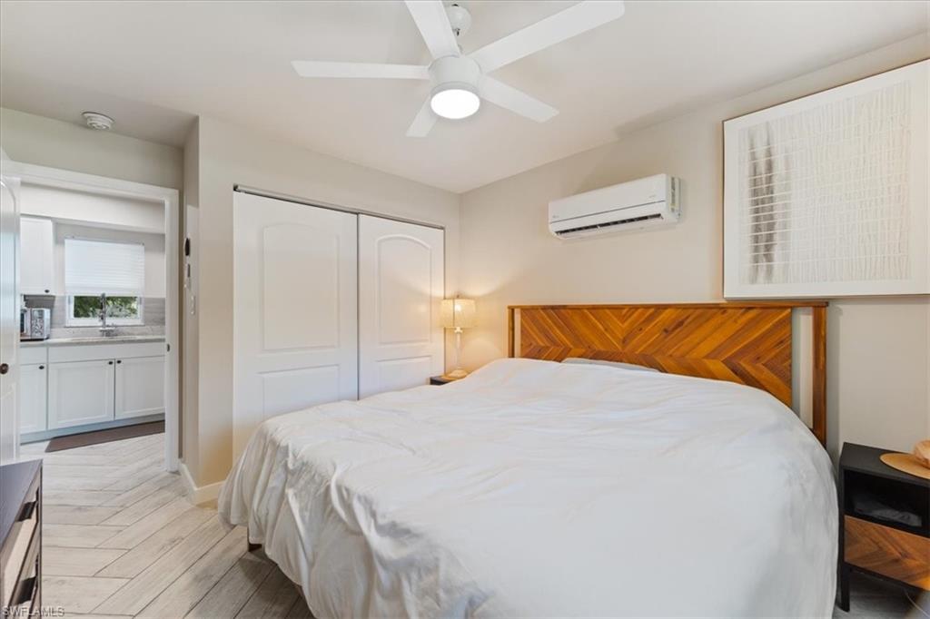NAPLES VILLAS - Residential Income