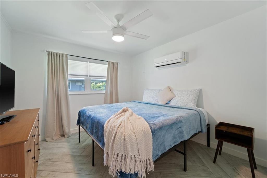 NAPLES VILLAS - Residential Income