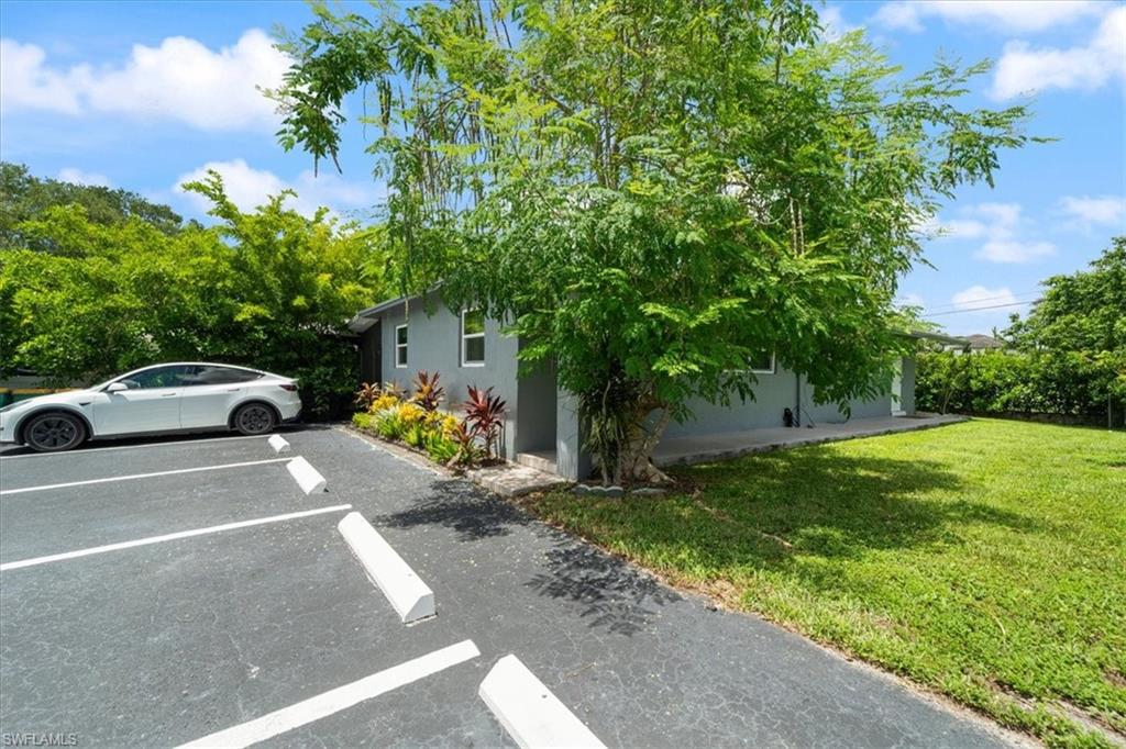 NAPLES VILLAS - Residential Income