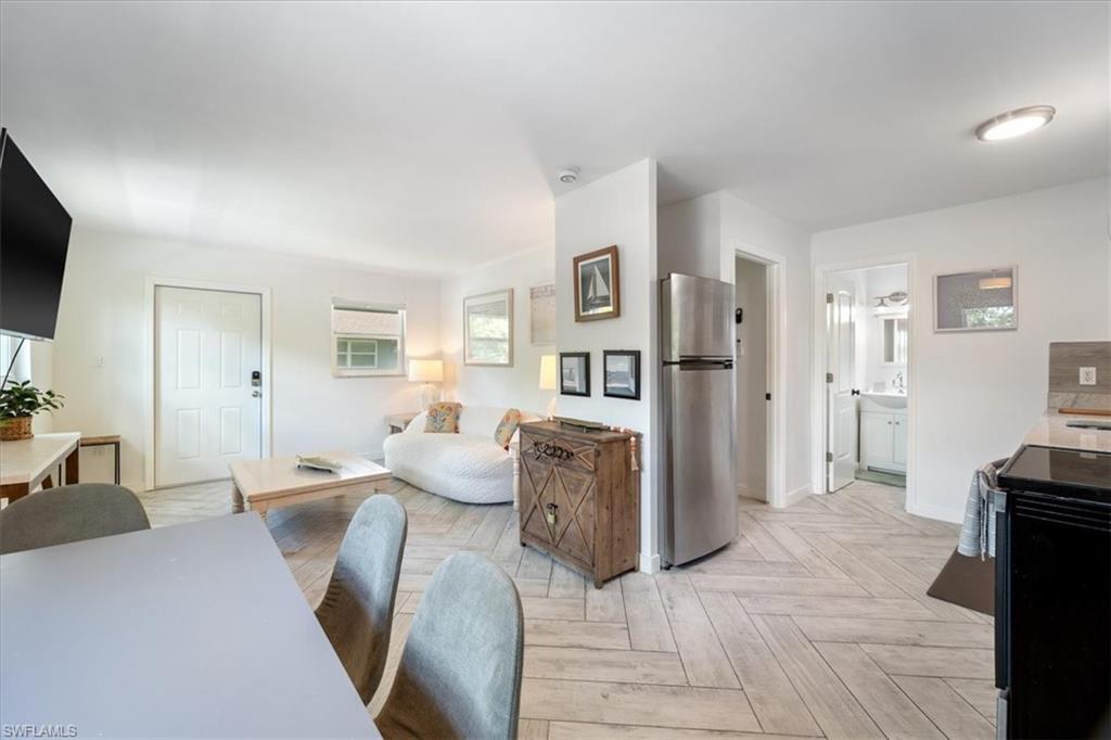 NAPLES VILLAS - Residential Income