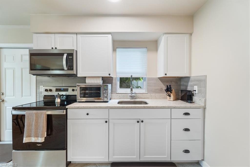 NAPLES VILLAS - Residential Income