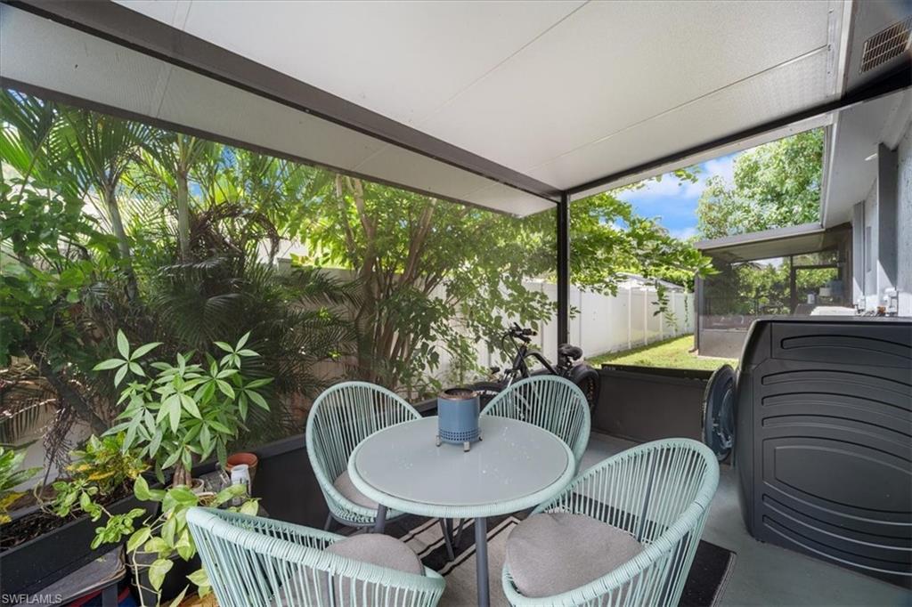 NAPLES VILLAS - Residential Income