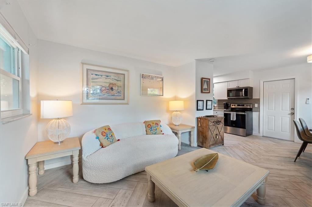 NAPLES VILLAS - Residential Income