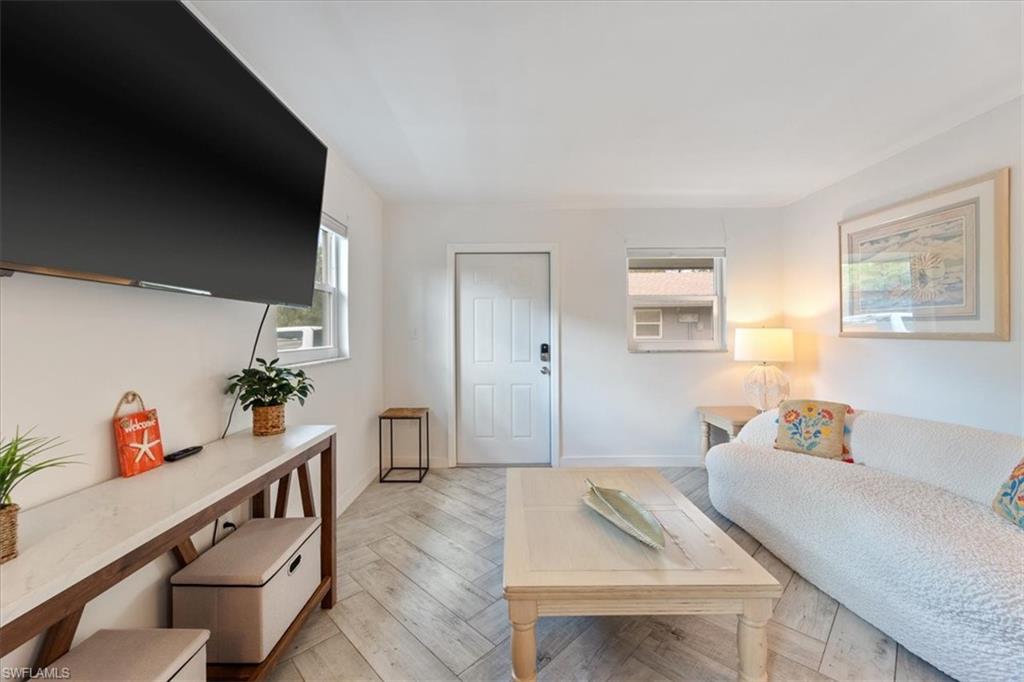 NAPLES VILLAS - Residential Income
