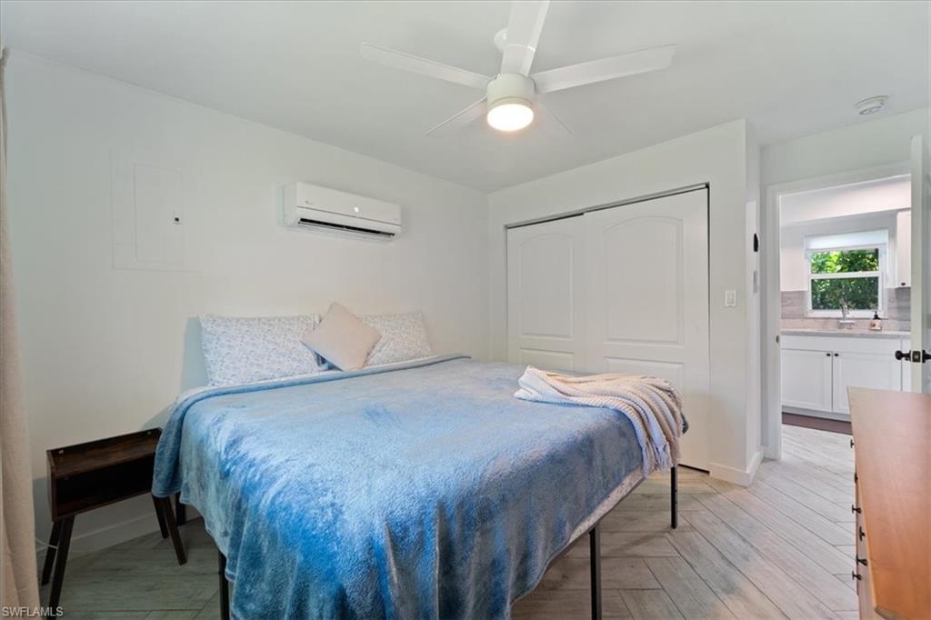 NAPLES VILLAS - Residential Income