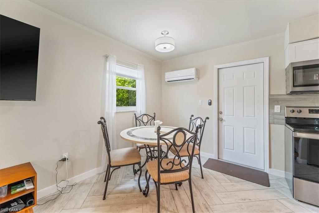 NAPLES VILLAS - Residential Income
