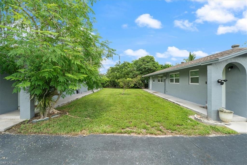 NAPLES VILLAS - Residential Income