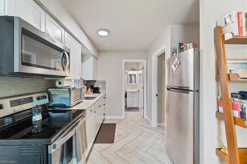 NAPLES VILLAS - Residential Income