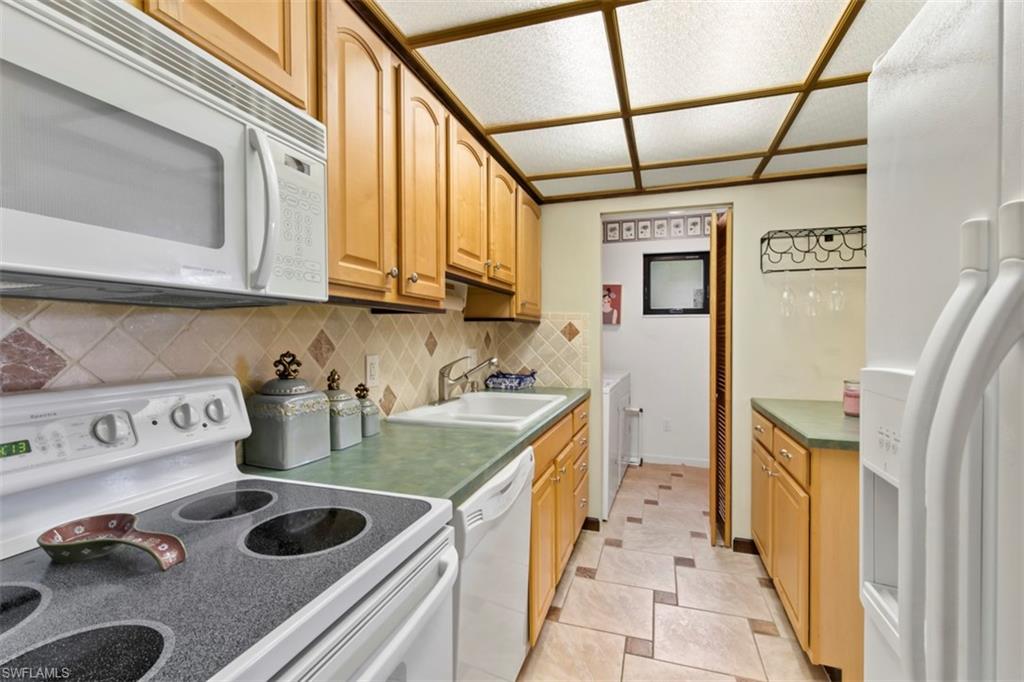 HIDDEN LAKE VILLAS - Residential