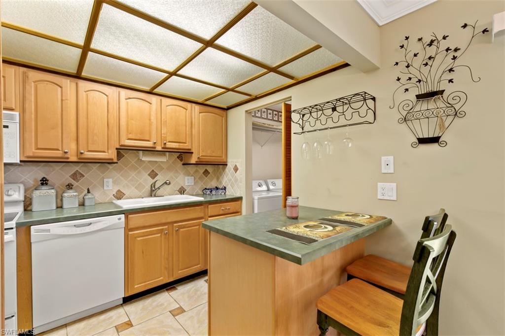 HIDDEN LAKE VILLAS - Residential