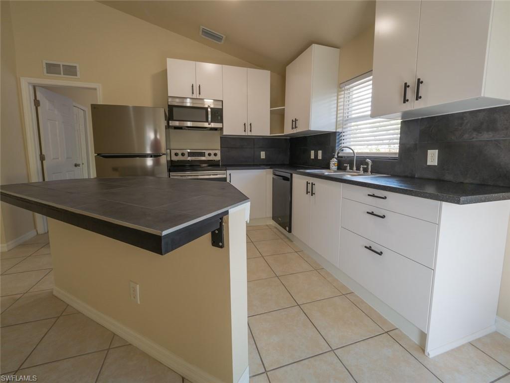 SAN CARLOS PARK - Residential Income