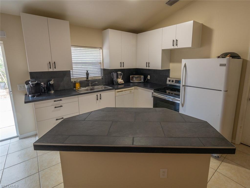 SAN CARLOS PARK - Residential Income
