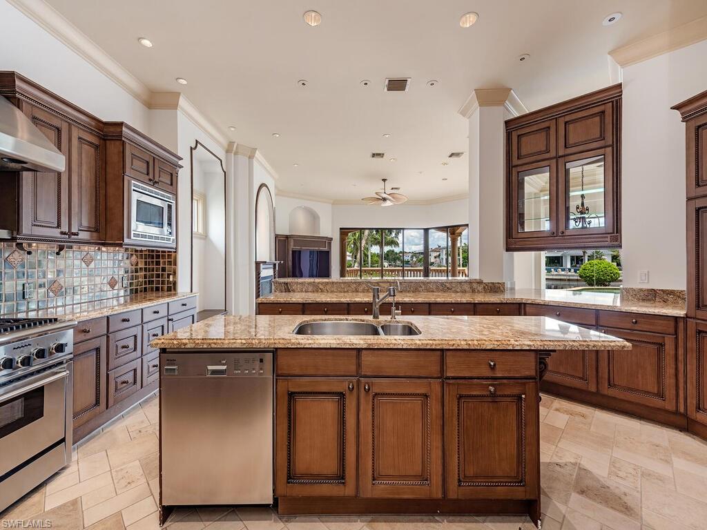 AQUALANE SHORES - Residential
