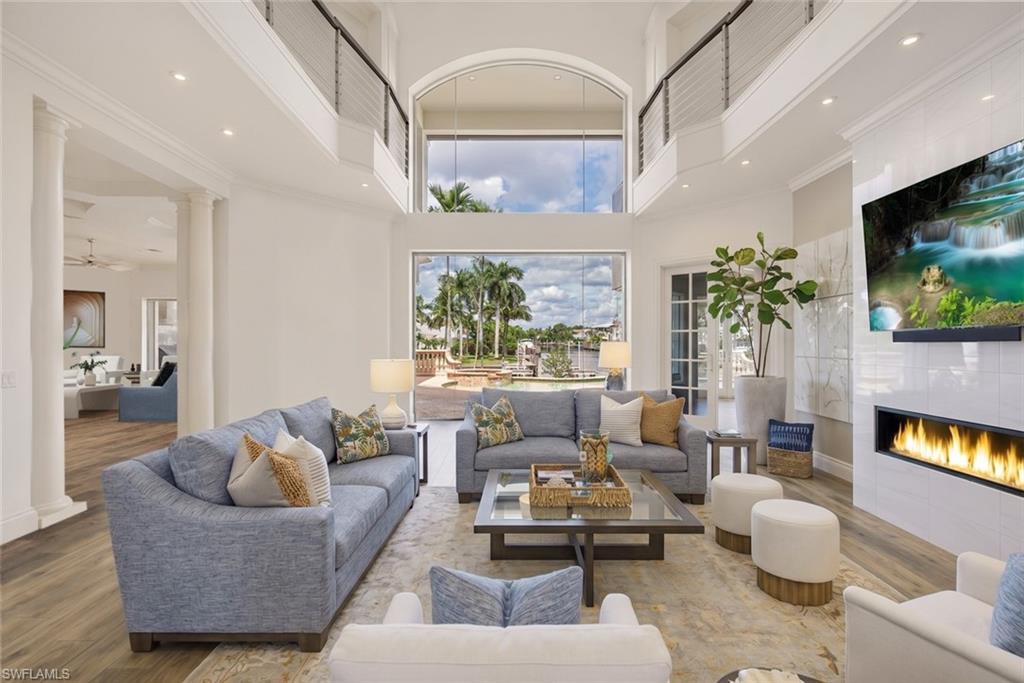AQUALANE SHORES - Residential