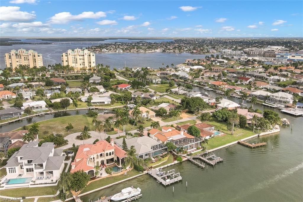 MARCO BEACH - Residential