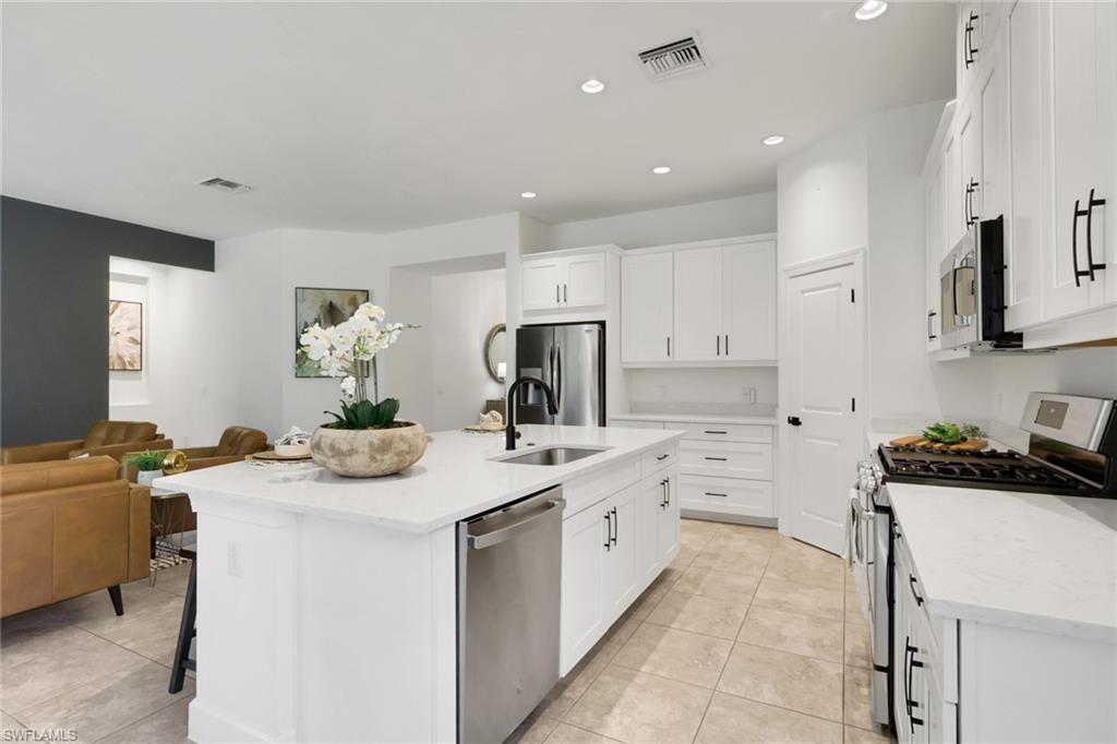 ESTERO POINTE - Residential