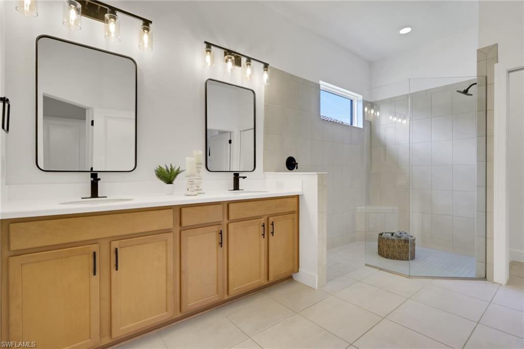 ESTERO POINTE - Residential