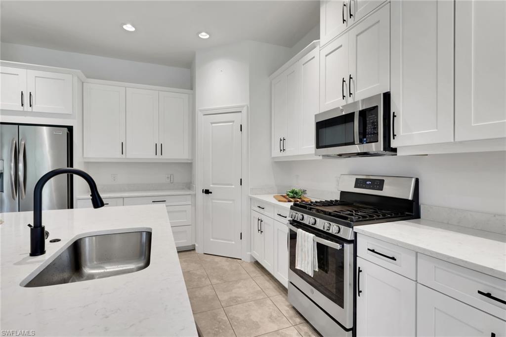 ESTERO POINTE - Residential