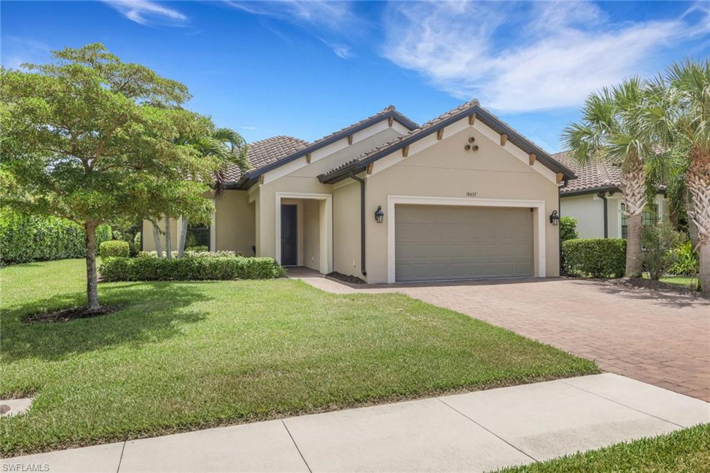 ESTERO POINTE - Residential