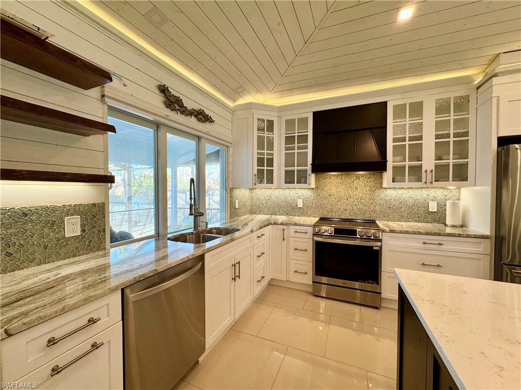 LAGUNA SHORES - Residential