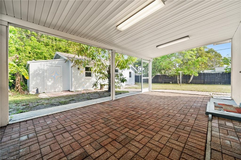 NAPLES PARK - Residential Income