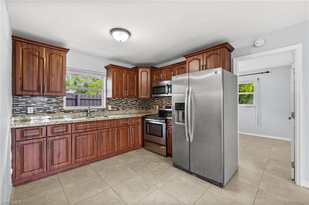 NAPLES PARK - Residential Income
