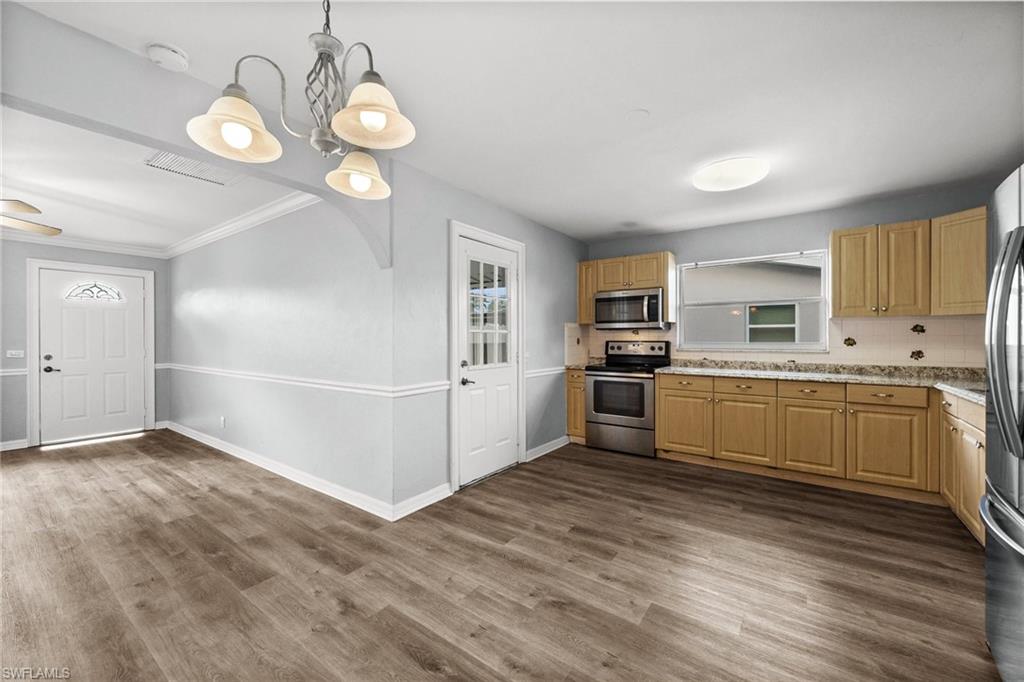 NAPLES PARK - Residential Income