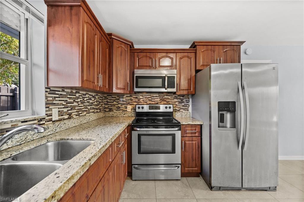 NAPLES PARK - Residential Income
